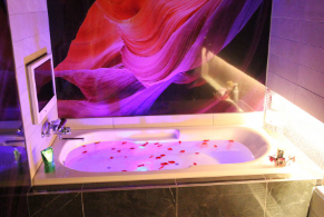 ラブホテルのバスタブ